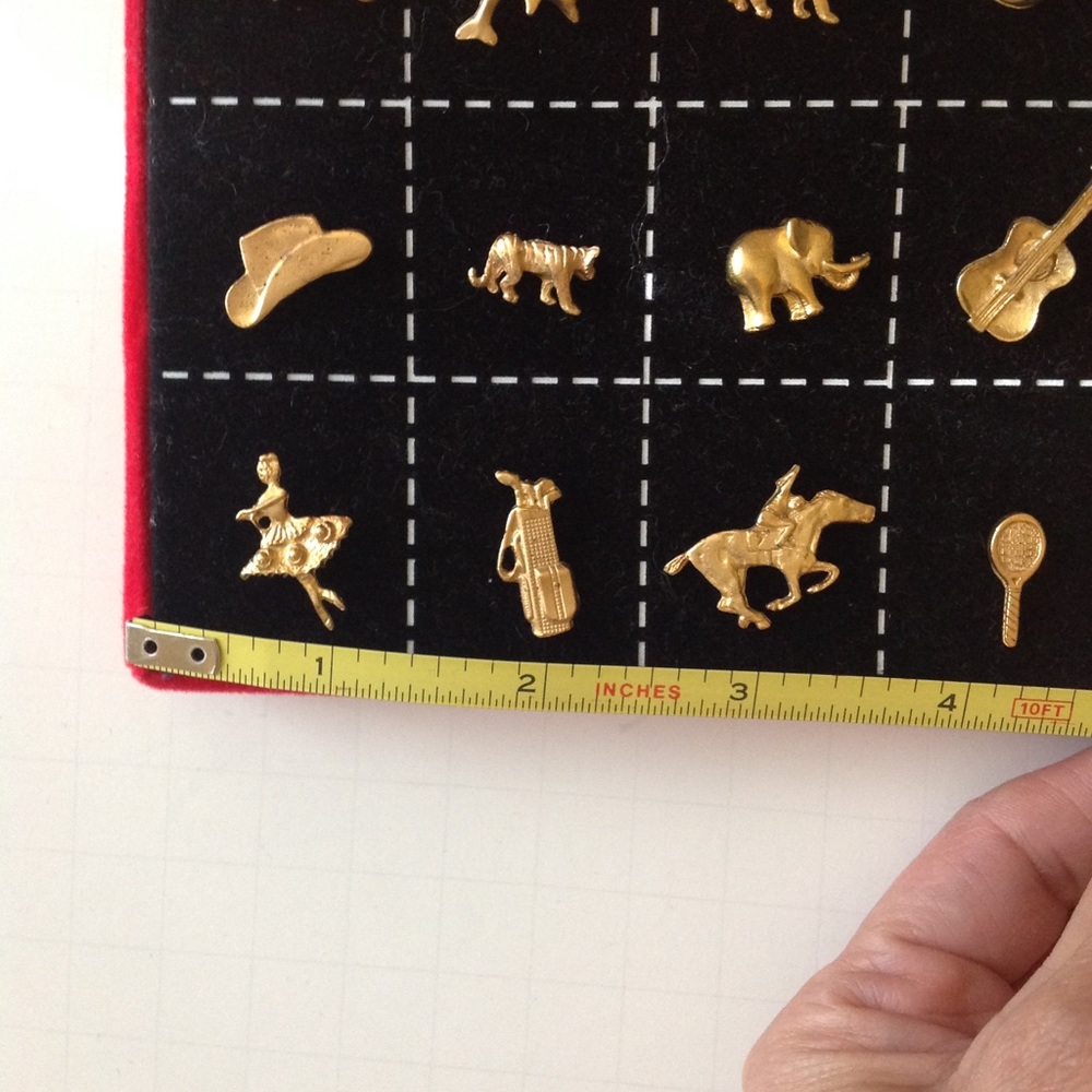 Vintage gold tone lapel pin set - Picture 6 of 8
